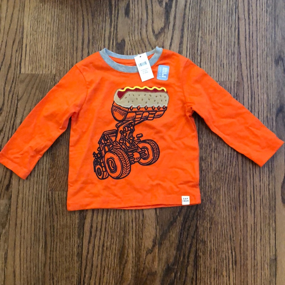 Baby Gap long sleeve tee size 18-24 months construction truck lifting a hot dog